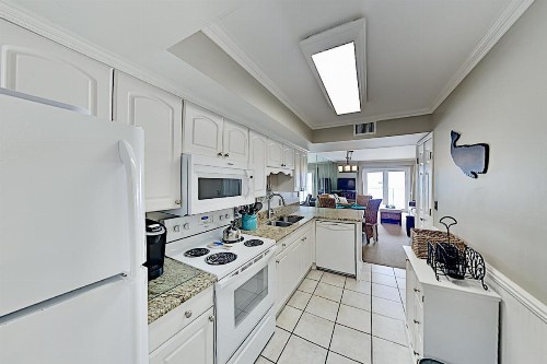 Epic Views & Beachfront Pools at Gulf-Front Escape condo - image 9