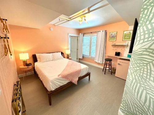 The Historic Peninsula Inn - image 11