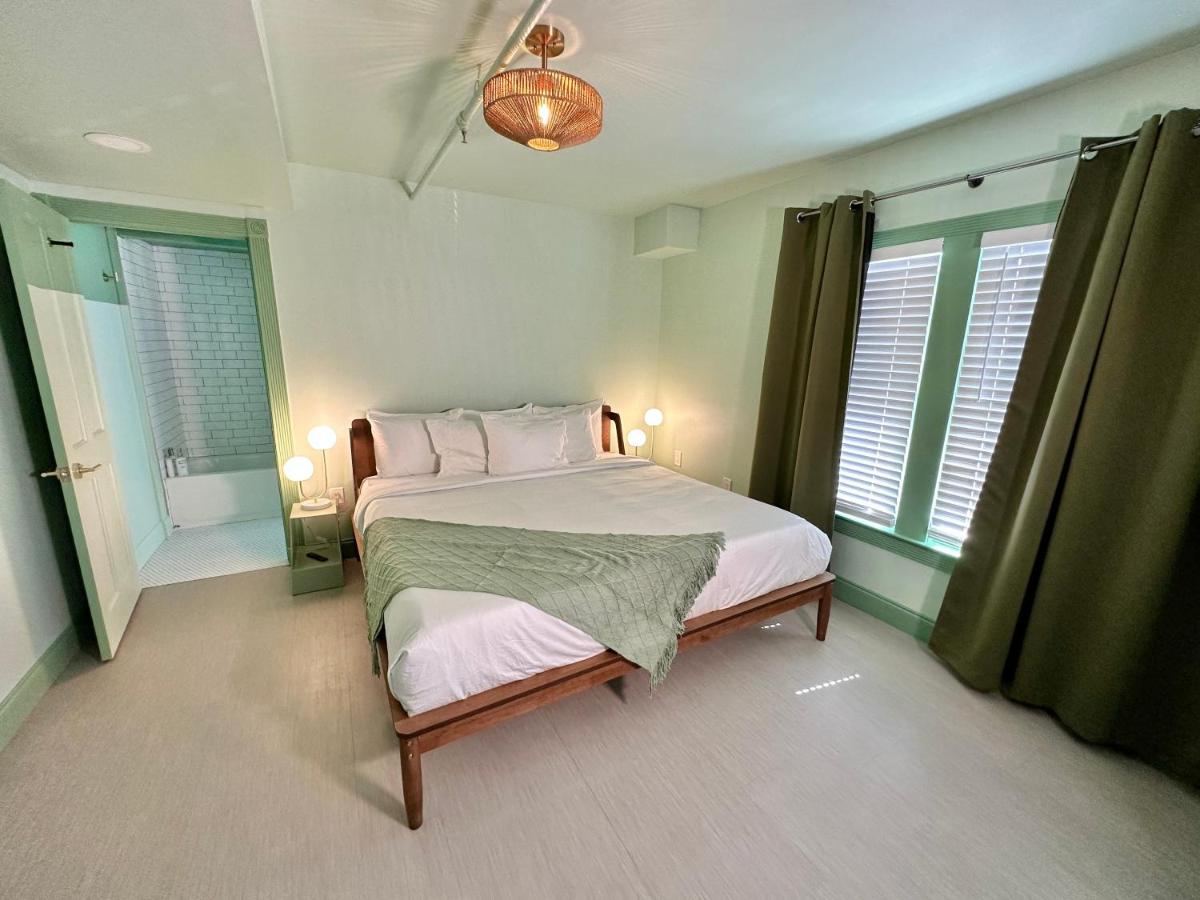The Historic Peninsula Inn - image 2