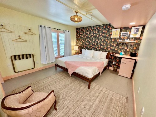 The Historic Peninsula Inn - image 22