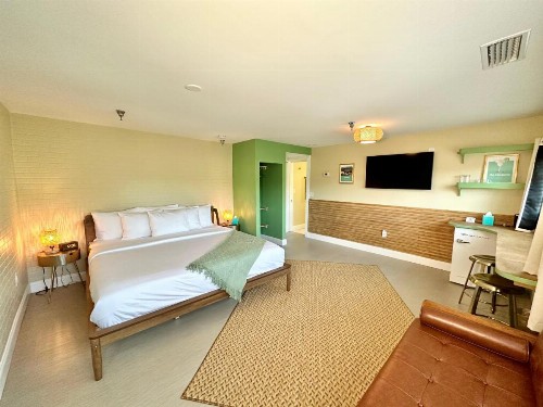 The Historic Peninsula Inn - image 38