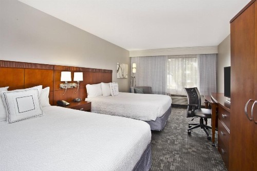 Courtyard by Marriott Gulfport Beachfront - image 11