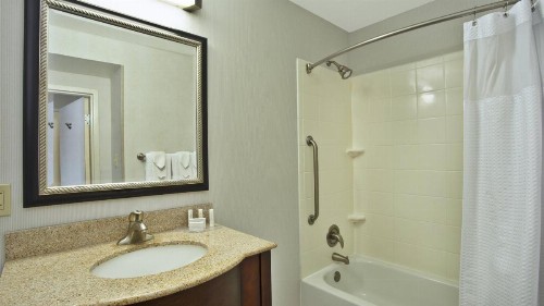 Courtyard by Marriott Gulfport Beachfront - image 22
