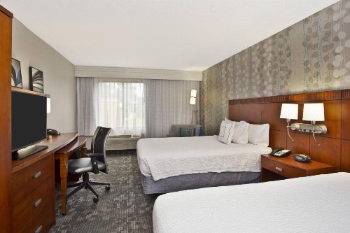 Courtyard by Marriott Gulfport Beachfront - image 33