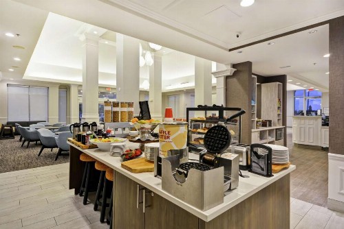 Hilton Garden Inn Gulfport - Biloxi Airport - image 3