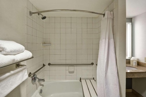 Hilton Garden Inn Gulfport - Biloxi Airport - image 8