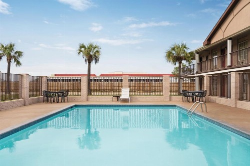 Super 8 by Wyndham Gulfport Near Biloxi - image 24