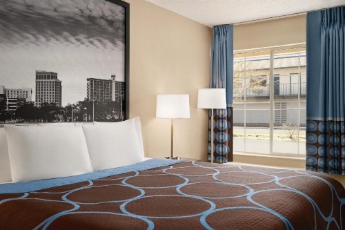 Super 8 by Wyndham Gulfport Near Biloxi - image 25