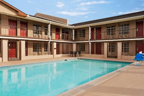 Super 8 by Wyndham Gulfport Near Biloxi - image 28