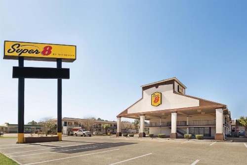 Super 8 by Wyndham Gulfport Near Biloxi - image 31