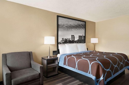 Super 8 by Wyndham Gulfport Near Biloxi - image 32