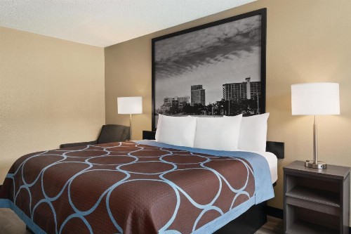 Super 8 by Wyndham Gulfport Near Biloxi - image 37