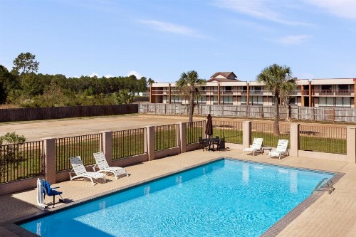 Super 8 by Wyndham Gulfport Near Biloxi - image 39