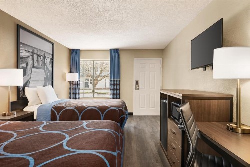 Super 8 by Wyndham Gulfport Near Biloxi - image 45