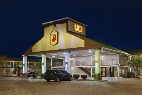 Super 8 by Wyndham Gulfport Near Biloxi - image 48