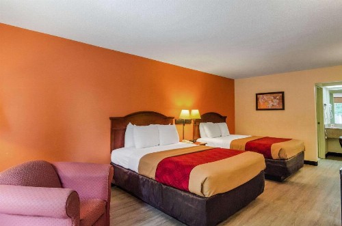 Econo Lodge Inn & Suites Gulfport - image 10