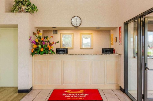 Econo Lodge Inn & Suites Gulfport - image 8