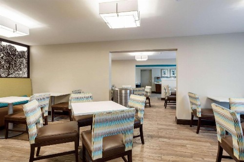 Quality Inn Gulfport I-10 - image 11