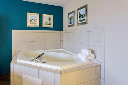 Quality Inn Gulfport I-10 - image 17