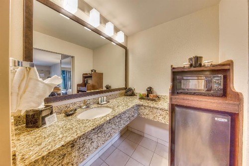 Quality Inn Gulfport I-10 - image 24