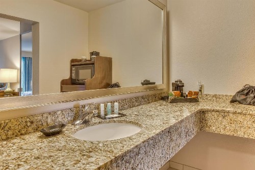 Quality Inn Gulfport I-10 - image 29