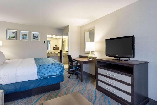 Quality Inn Gulfport I-10 - image 7