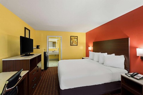 Legacy Inn & Suites - image 21