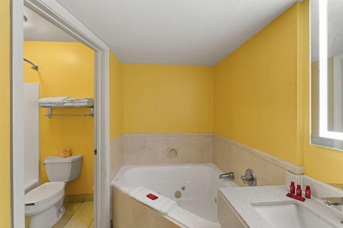 Legacy Inn & Suites - image 22