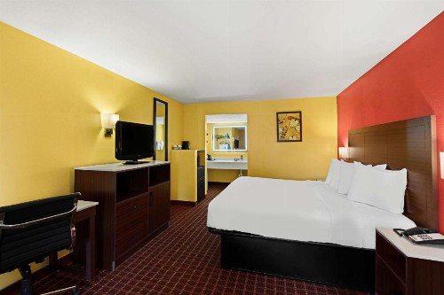 Legacy Inn & Suites - image 24