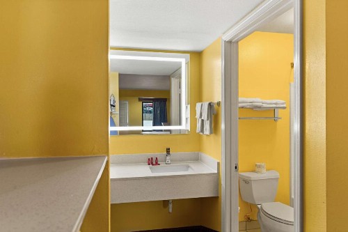 Legacy Inn & Suites - image 25