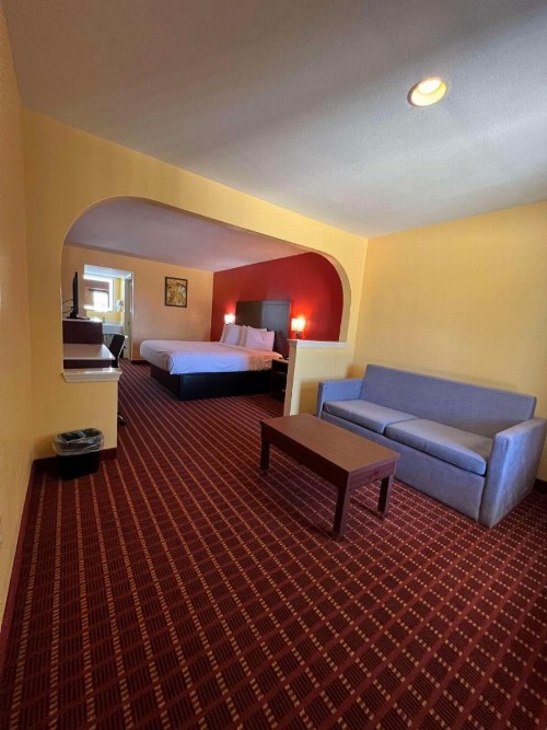 Legacy Inn & Suites - image 31
