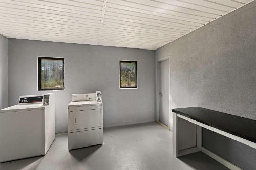 Legacy Inn & Suites - image 32