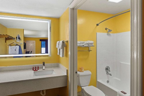Legacy Inn & Suites - image 33