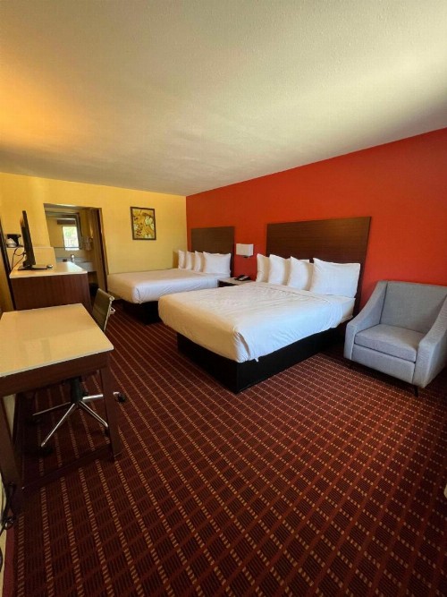 Legacy Inn & Suites - image 36