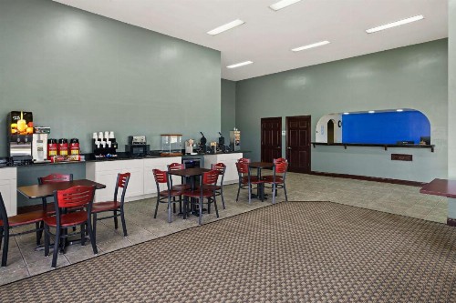 Legacy Inn & Suites - image 39