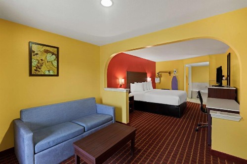 Legacy Inn & Suites - image 4