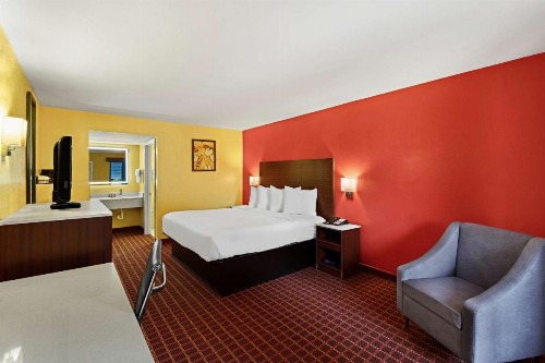 Legacy Inn & Suites - image 7