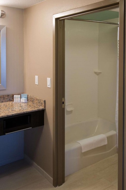 Hampton Inn & Suites Gulfport - image 14