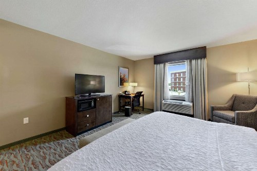 Hampton Inn & Suites Gulfport - image 32