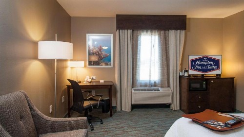 Hampton Inn & Suites Gulfport - image 49