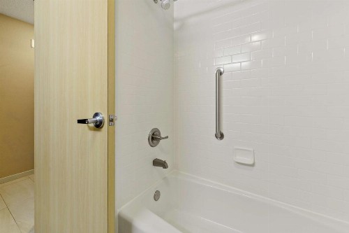 Hampton Inn & Suites Gulfport - image 7