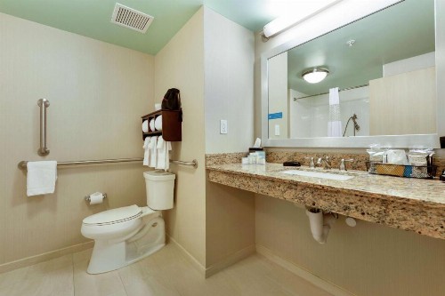 Hampton Inn & Suites Gulfport - image 8