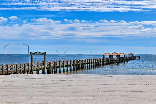 Beachside Getaway - Walk to Gulf Pier and Casino! - image 7