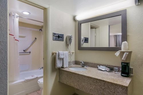 Days Inn by Wyndham Baltimore West Security Blvd. - image 34