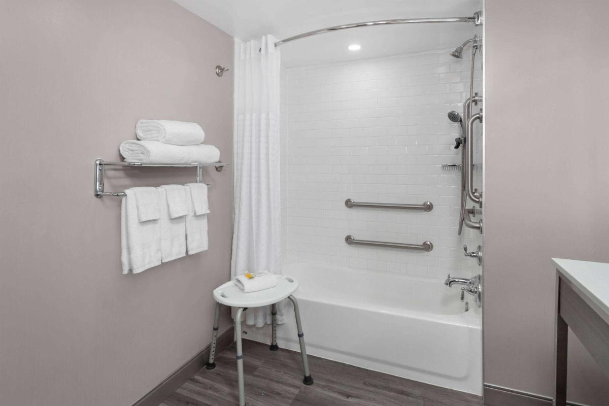 Knights Inn Baltimore West - main image