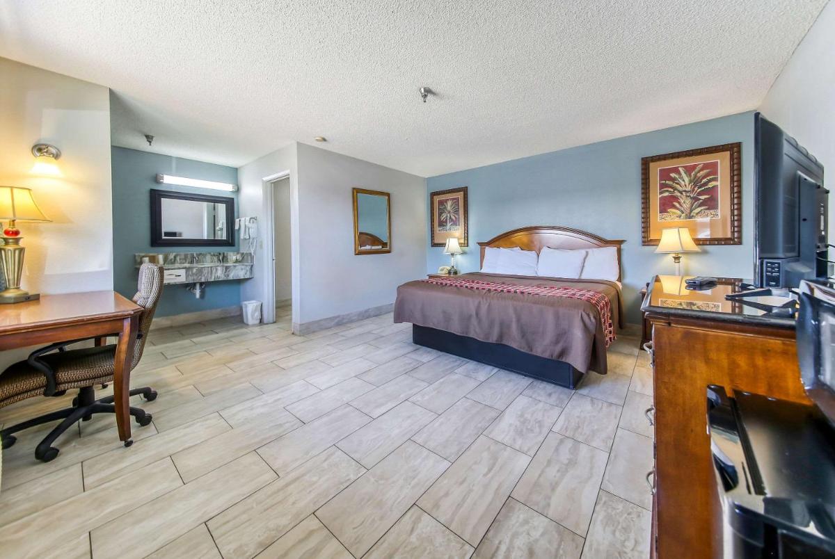 Rodeway Inn & Suites Haines City - main image