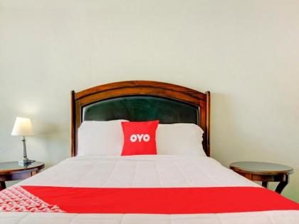 OYO Hotel Dundee By Crystal Lake - image 9