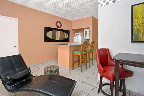 Knights Inn Hallandale - image 12