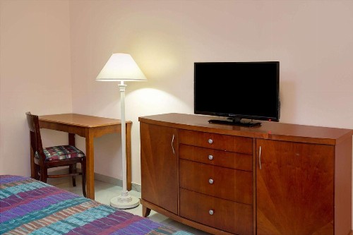 Knights Inn Hallandale - image 19