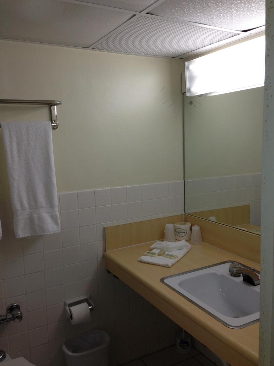 Knights Inn Hallandale - image 2